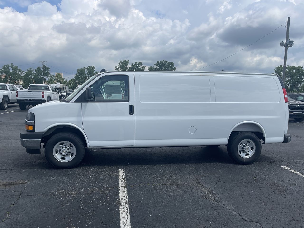 2025 Chevrolet Express Cargo 3500 WT