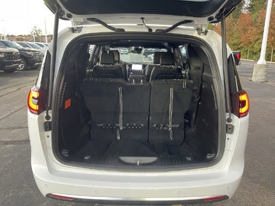 2027 Chrysler Pacifica Select