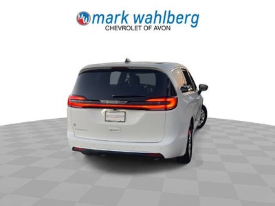 2027 Chrysler Pacifica Select