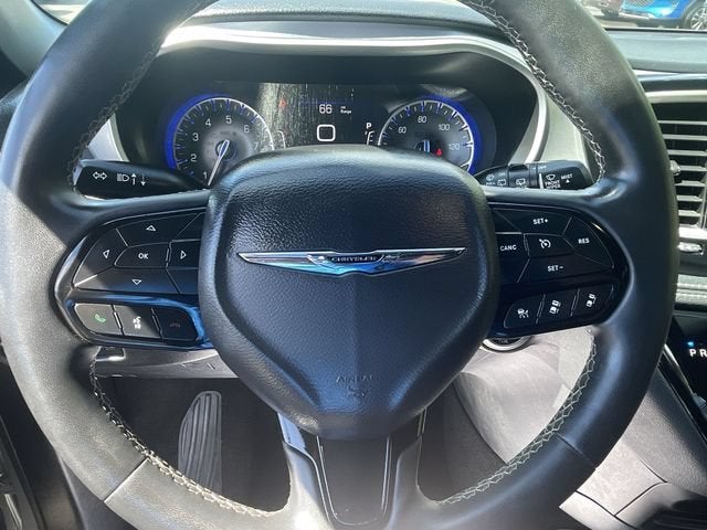 2023 Chrysler Pacifica Touring - Photo 11