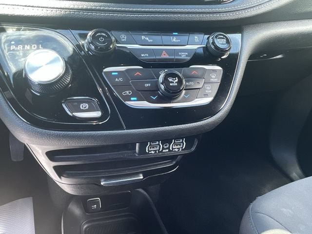 2023 Chrysler Pacifica Touring - Photo 18