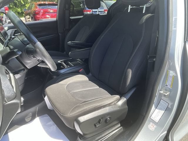 2023 Chrysler Pacifica Touring - Photo 19