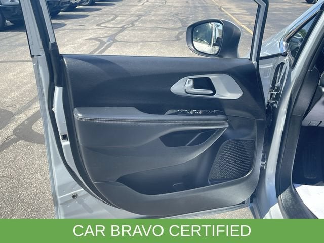 2023 Chrysler Pacifica Touring - Photo 22