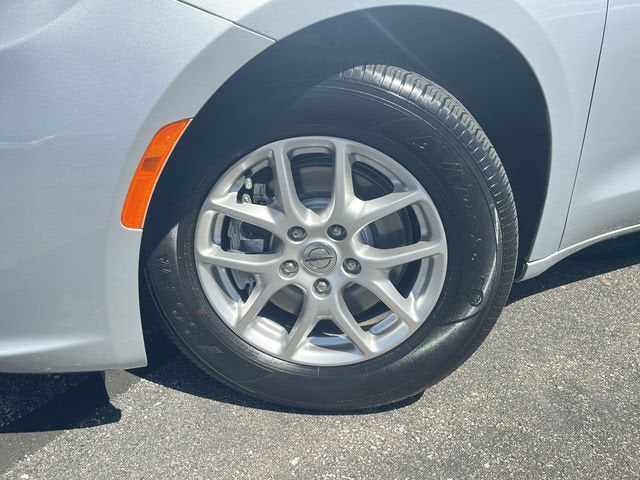 2023 Chrysler Pacifica Touring - Photo 33