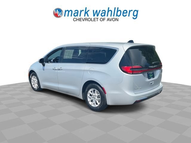 2023 Chrysler Pacifica Touring - Photo 6