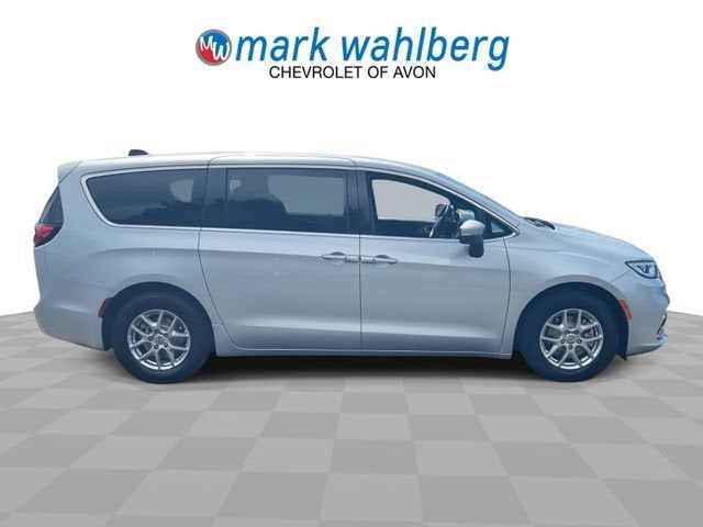 2023 Chrysler Pacifica Touring - Photo 9