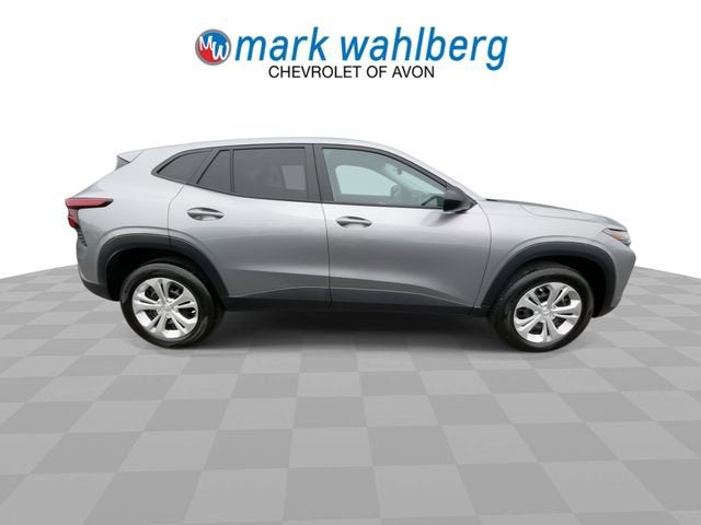 2024 Chevrolet Trax LS - Photo 9