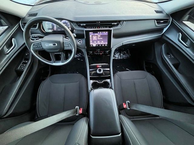 2023 Jeep Grand Cherokee Laredo 4x4