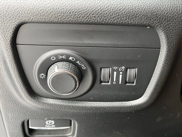 2023 Jeep Grand Cherokee L Laredo 4x4