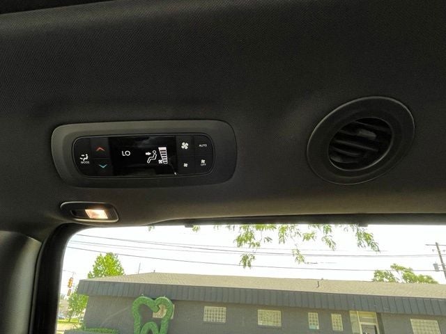 2023 Chrysler Pacifica Limited AWD