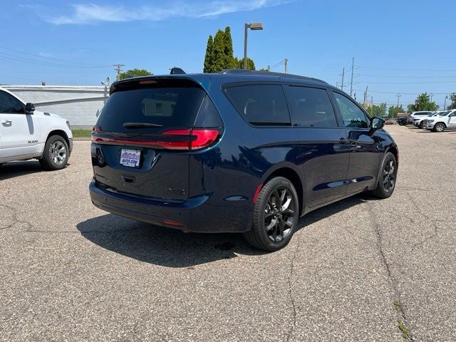 2023 Chrysler Pacifica Limited AWD