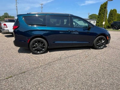 2023 Chrysler Pacifica Limited AWD