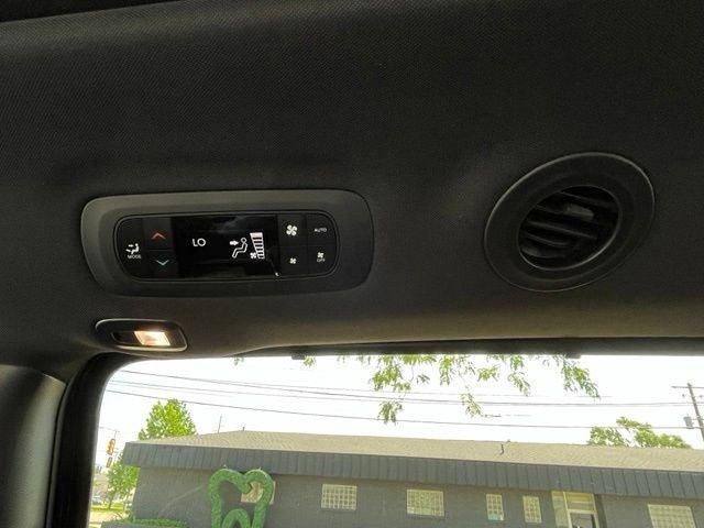 2023 Chrysler Pacifica Limited AWD