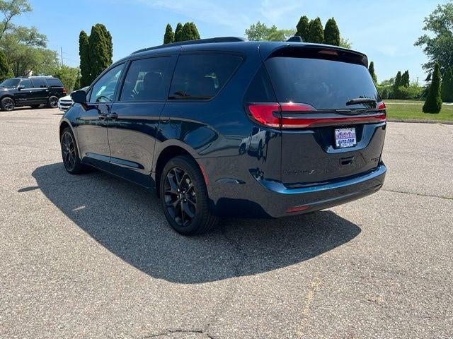 2023 Chrysler Pacifica Limited AWD