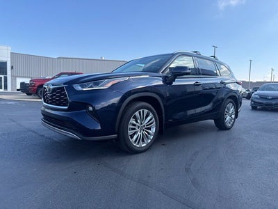 2025 Toyota Highlander Hybrid Platinum