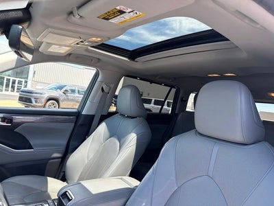 2022 Toyota Highlander Hybrid Limited