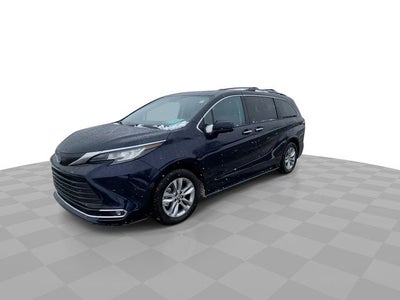 2022 Toyota Sienna XLE 7 Passenger
