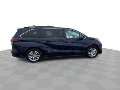 2022 Toyota Sienna XLE 7 Passenger