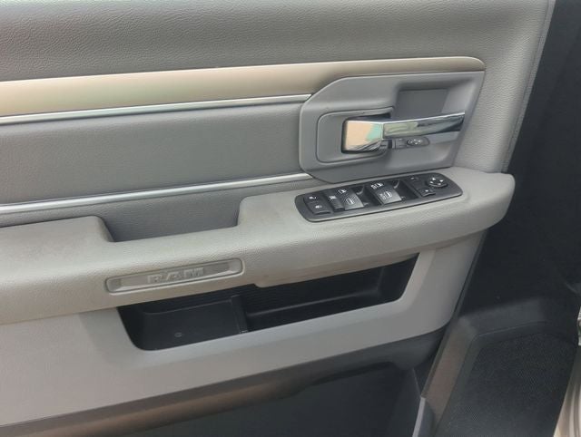 2017 RAM 1500 SLT Quad Cab 4x4 6'4' Box