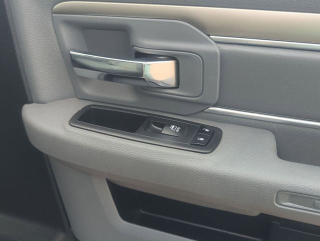 2017 RAM 1500 SLT Quad Cab 4x4 6'4' Box