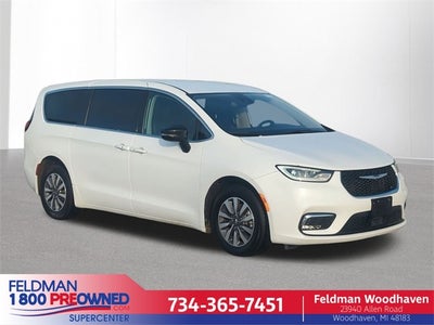 2024 Chrysler Pacifica Hybrid Select