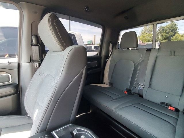 2020 RAM 1500 Big Horn Crew Cab 4x4 5'7" Box