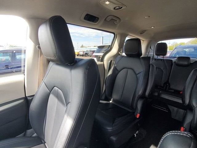 2024 Chrysler Pacifica Hybrid Select