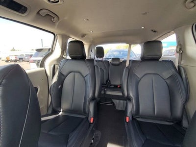 2024 Chrysler Pacifica Hybrid Select