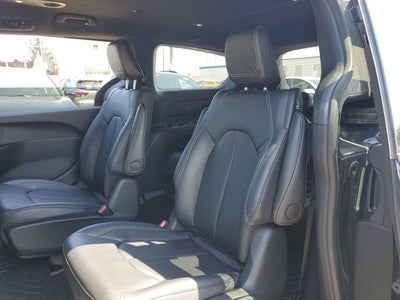 2025 Chrysler Pacifica Hybrid Select