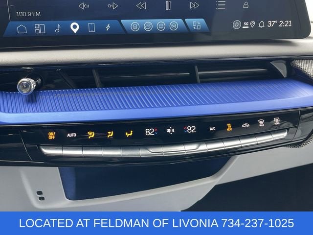 2025 Cadillac OPTIQ Luxury 1