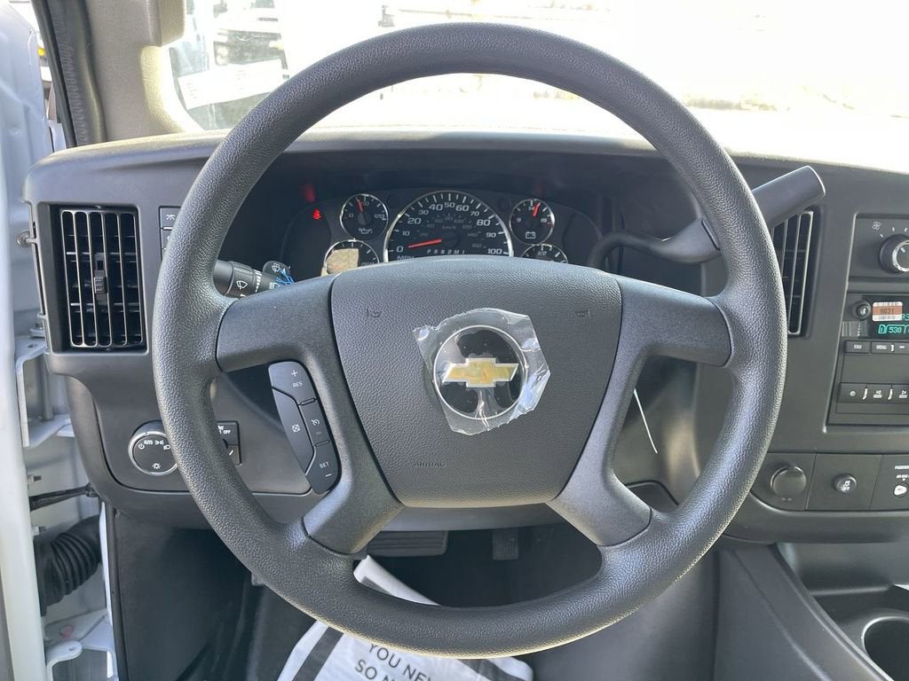 2025 Chevrolet Express Cutaway 3500 1WT