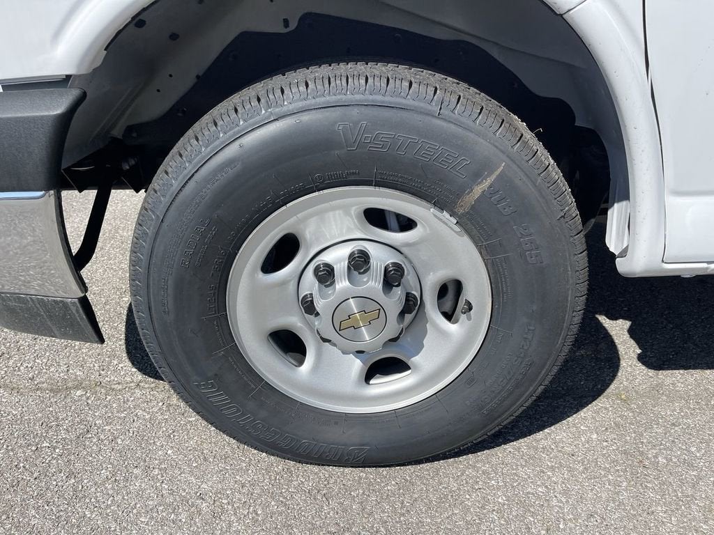 2025 Chevrolet Express Cutaway 3500 1WT