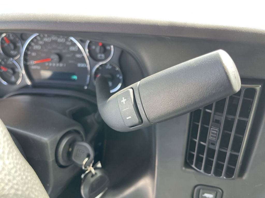 2025 Chevrolet Express Cutaway 3500 1WT