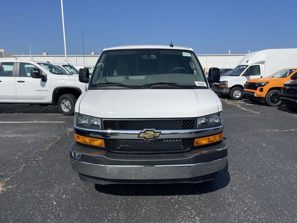 2025 Chevrolet Express Cargo WT