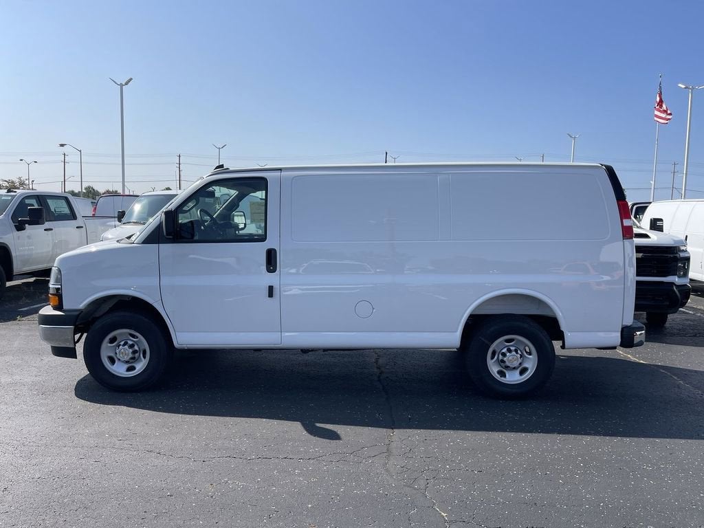 2025 Chevrolet Express Cargo WT