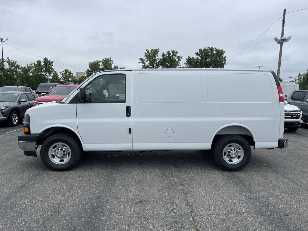 2025 Chevrolet Express Cargo WT