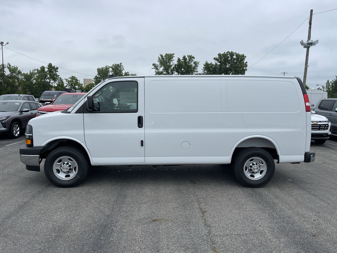 2025 Chevrolet Express Cargo WT