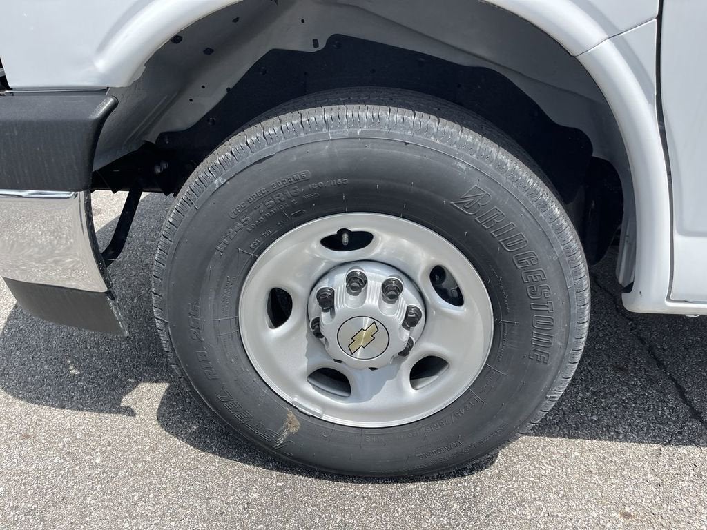 2025 Chevrolet Express Cargo WT