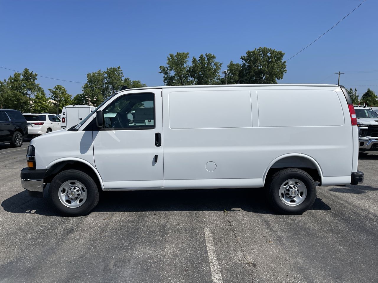 2025 Chevrolet Express Cargo WT