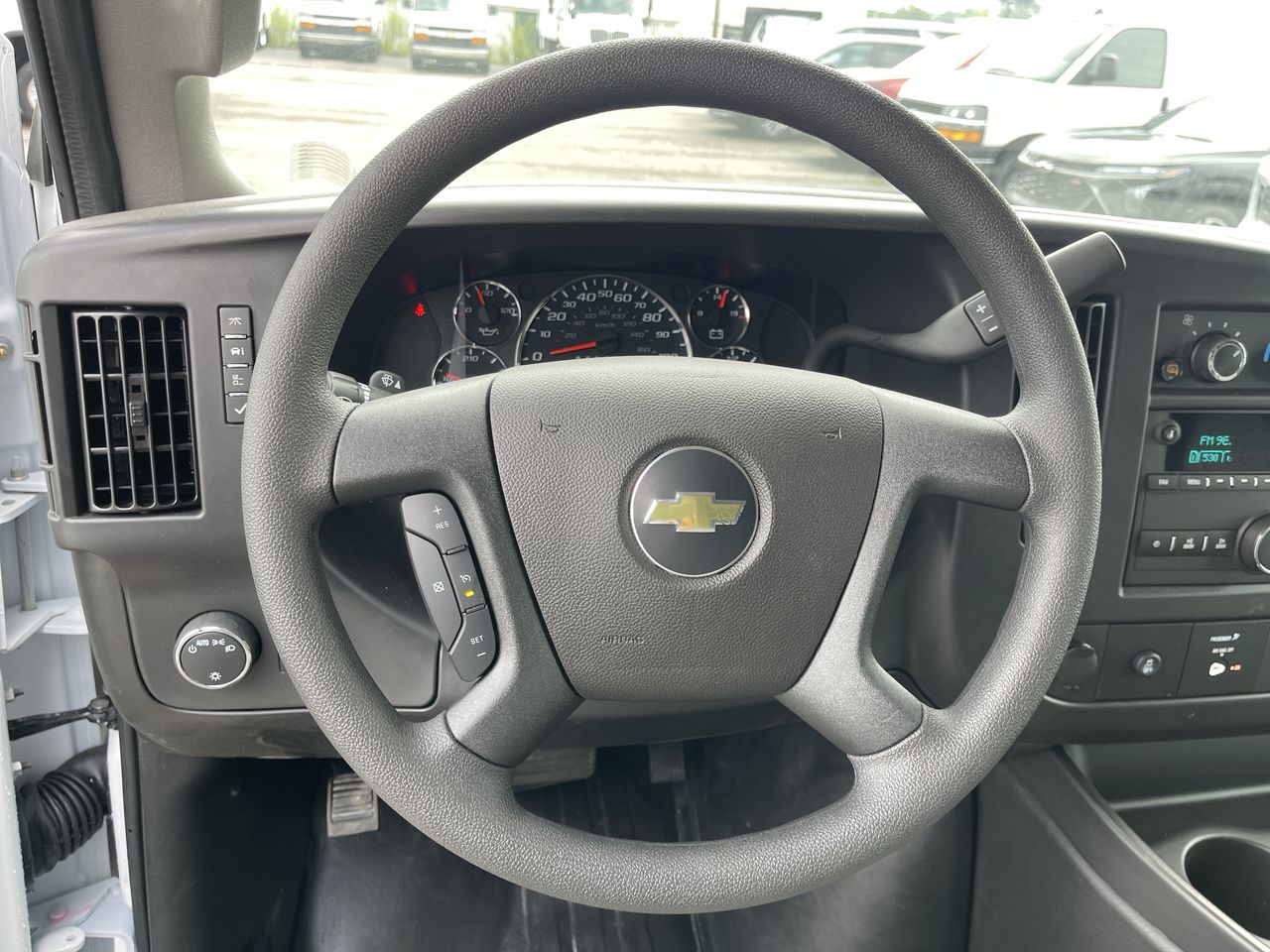 2025 Chevrolet Express Cargo WT