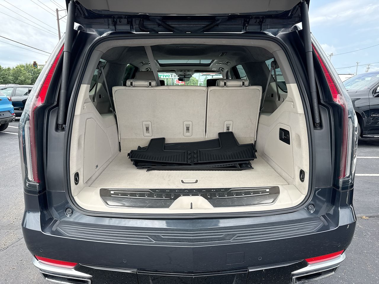 2022 Cadillac Escalade ESV Premium Luxury Platinum