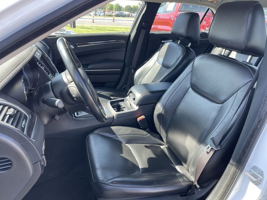 2022 Chrysler 300 Touring L