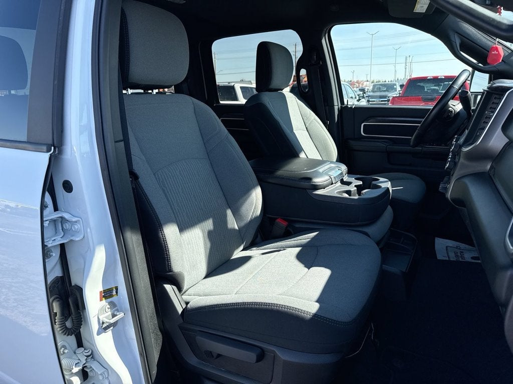 2024 RAM 3500 Big Horn Crew Cab 4x4 8' Box