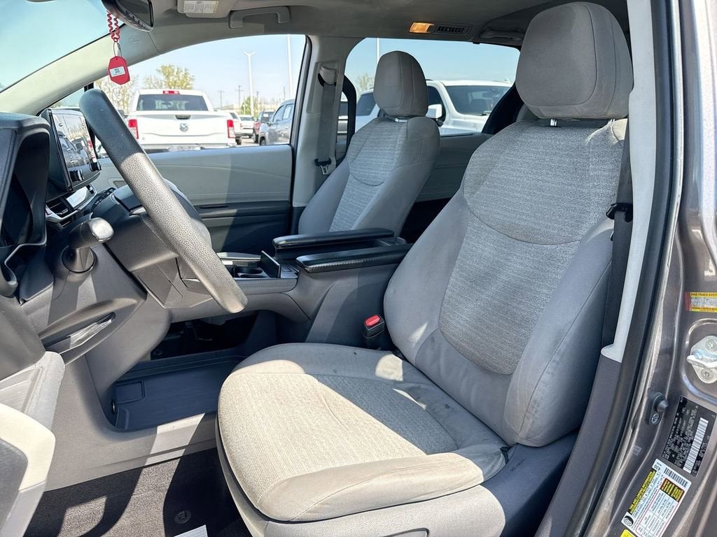 2021 Toyota Sienna LE