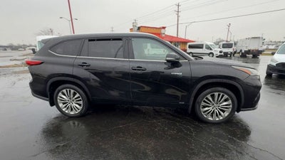 2021 Toyota Highlander Hybrid Platinum