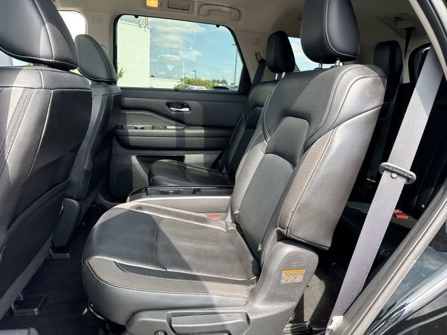 2023 Nissan Pathfinder SL 4WD