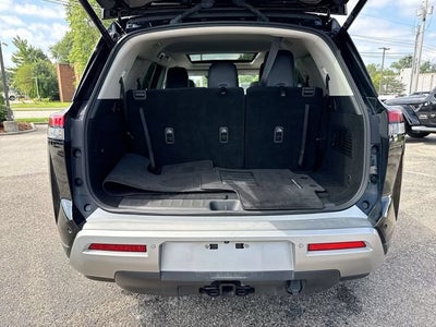 2023 Nissan Pathfinder SL 4WD