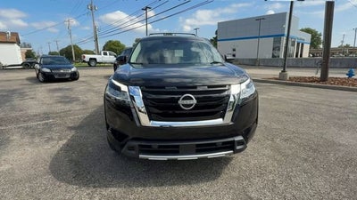 2023 Nissan Pathfinder SL 4WD