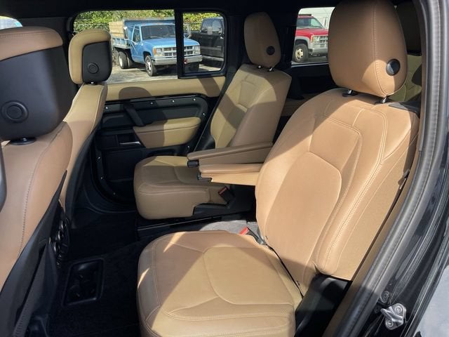 2025 Land Rover Defender 130 P400 S