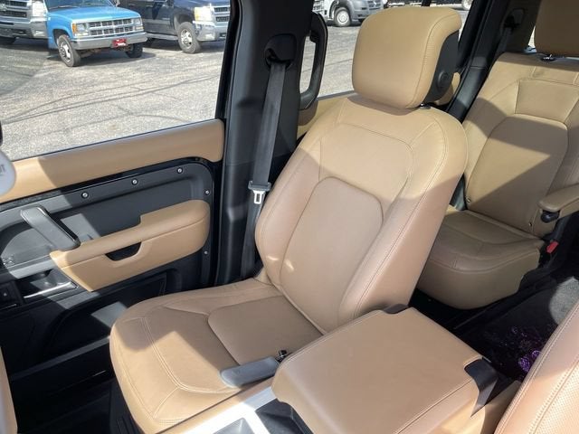 2025 Land Rover Defender 130 P400 S